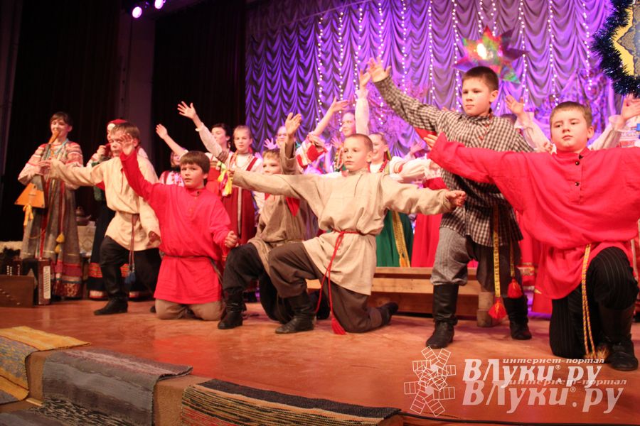  Рождественский концерт ансамбля «Заряница» прошел в Великих Луках (фото)