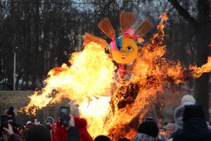 Масленичные гуляния прошли в Великих Луках (ФОТО)