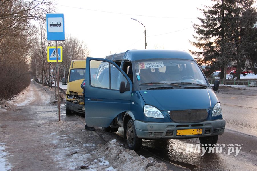 ДТП на Октябрьском в Великих Луках (ФОТО)