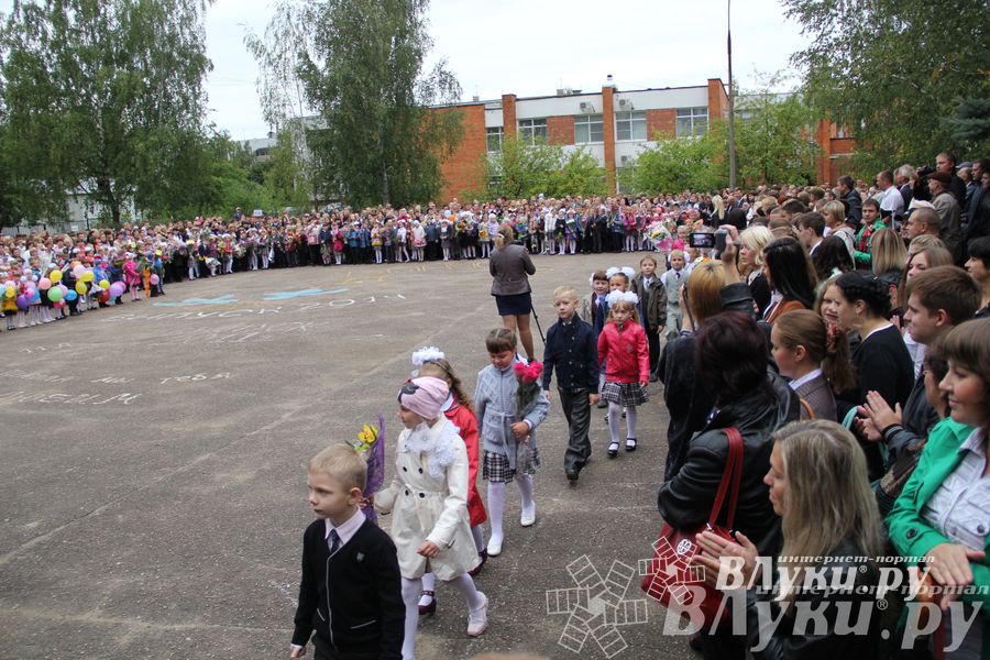 Школы города отметили 1 сентября (фото)