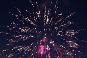 Праздничный салют в честь Дня города