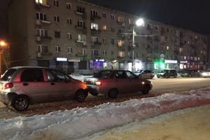 ФОТОФАКТ: у Смоленского рынка Матиз «догнал» Ладу