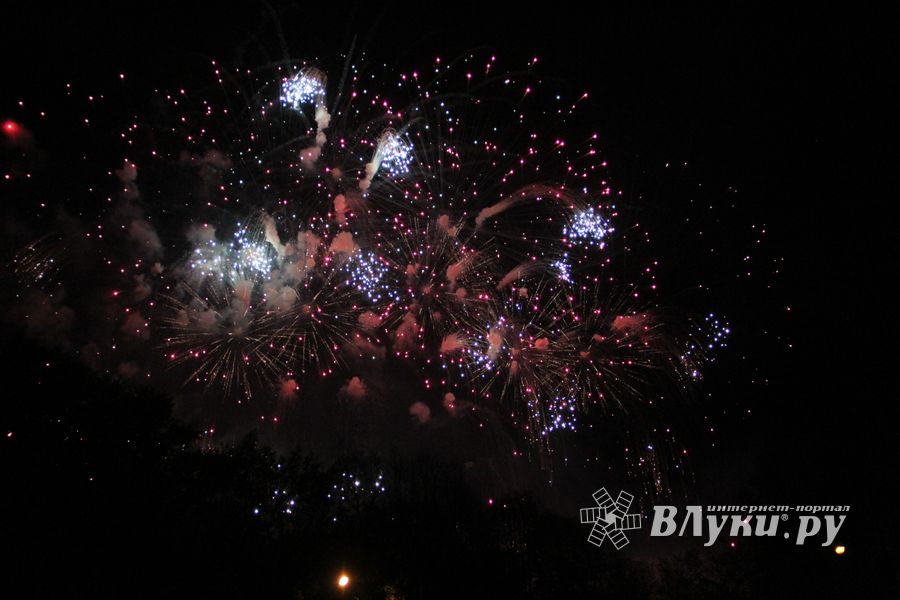 Салют в Великих Луках (ФОТО)