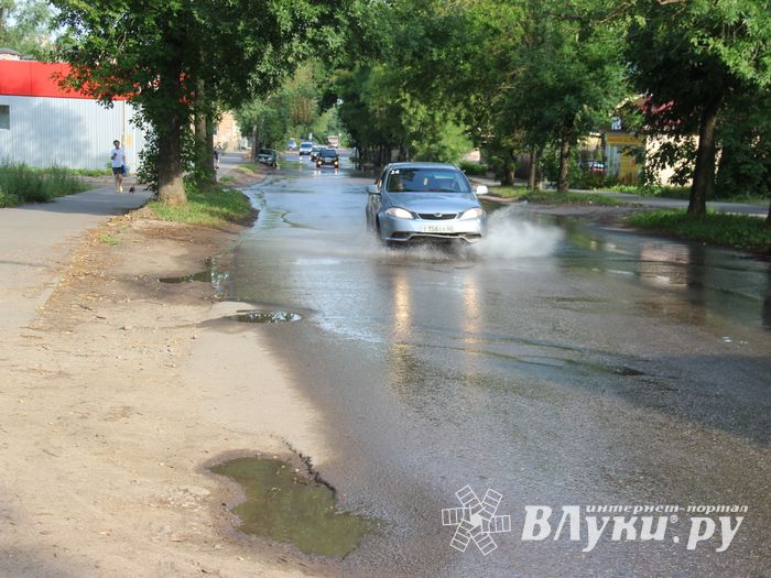 Великолучанам из Заречной части советуют запастись водой (ФОТО)