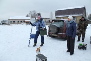 На Пореченском озере прошел Чемпионат города Великие Луки по ловле рыбы на блесну со льда (ФОТО)