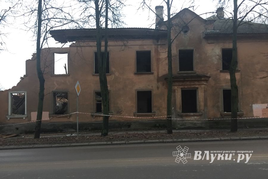 На ул. Ставского сносят дом (ФОТО)