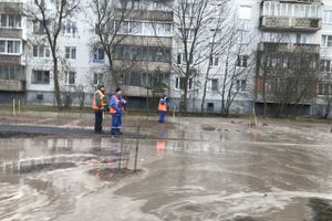 На улице Гражданской прорвало трубу (ФОТО; ВИДЕО)