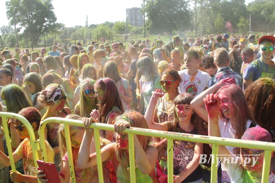 Яркие эмоции «ColorFest» в Великих Луках (ФОТО)