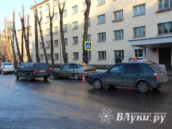 ДТП на Зверева в Великих Луках (ФОТО)