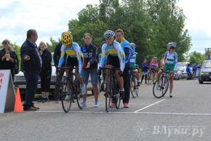 ВЛуки.ру: Состоялся Чемпионат и Первенство России среди девушек по велоспорту в парной гонке.