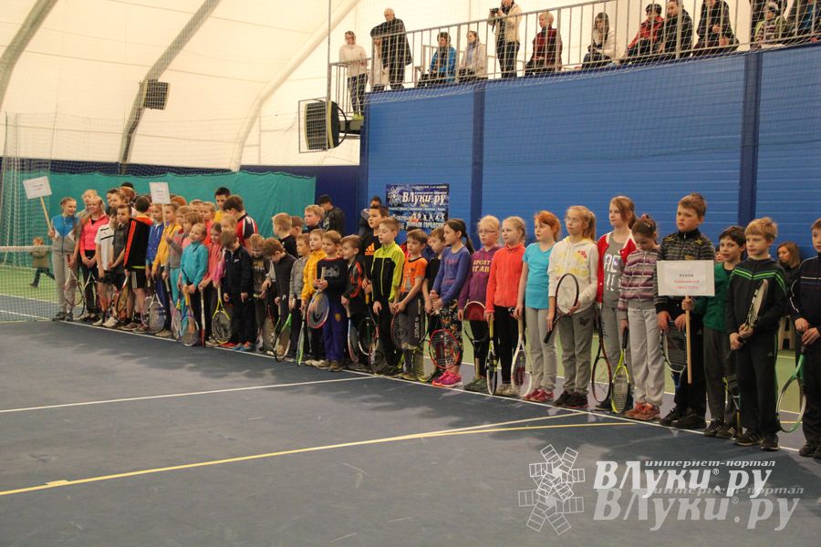 В Великих Луках прошло Первенство по большому теннису (фото)