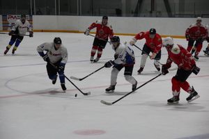 Две победы у великолукских хоккейных команд (ФОТО)