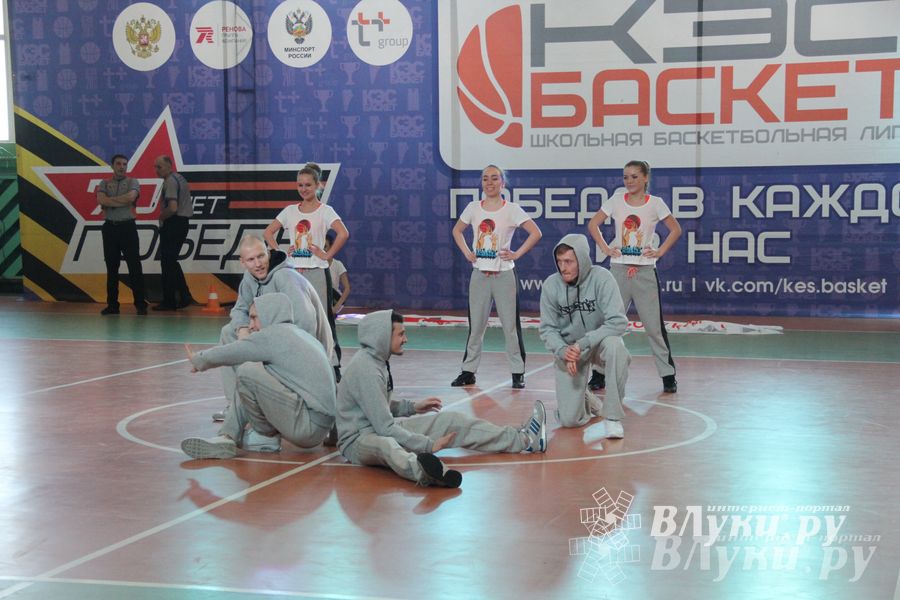 В Великих Луках прошли финальные игры Чемпионата ШБЛ «КЭС-БАСКЕТ» (фото)