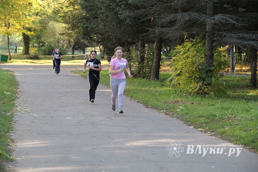 Легкоатлетический осенний кросс прошел в Великих Луках (фоторепортаж)