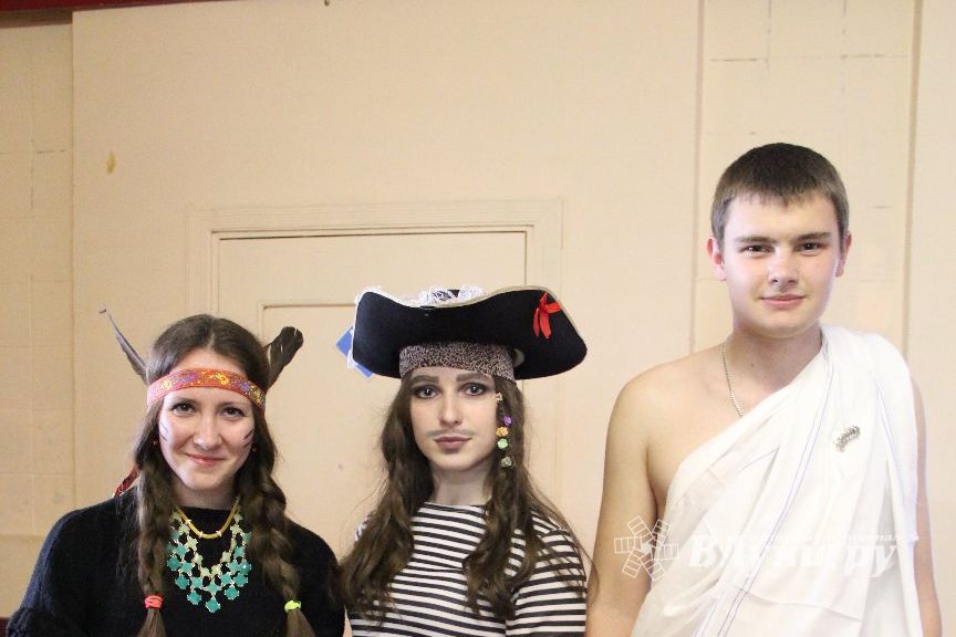 В Великих Луках прозвенели «Последние звонки»