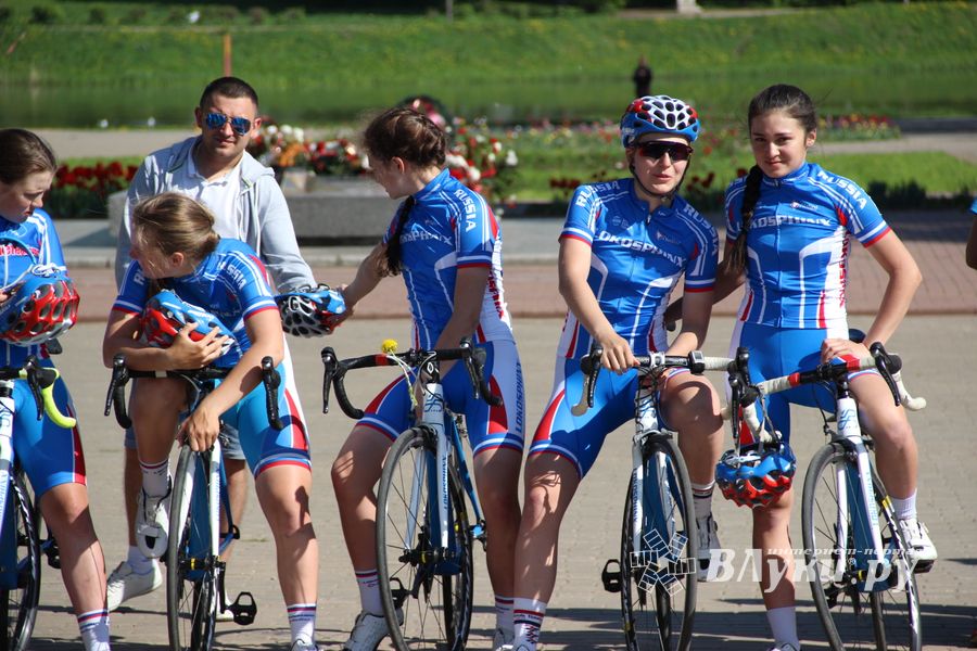 В Великих Луках чествовали лучших велосипедистов (ФОТО)