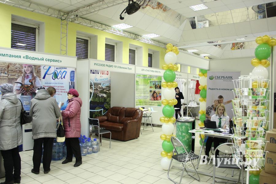 Шестая великолукская универсальная выставка открылась в Великих Луках (фото + видео)