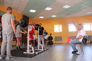 В Великих Луках прошел открытый городской турнир по пауэрлифтингу (фото)