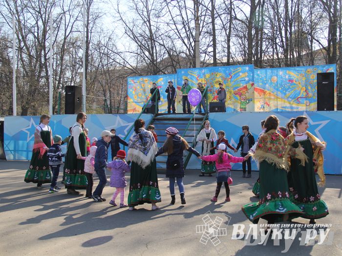Традиционная весенняя ярмарка прошла в Великих Луках