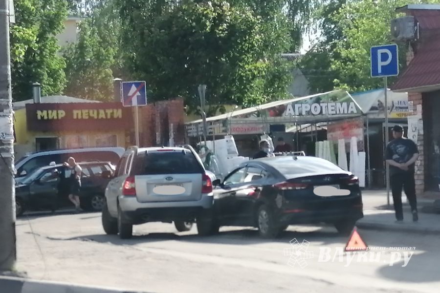 ДТП на Смоленском в Великих Луках (ФОТО)