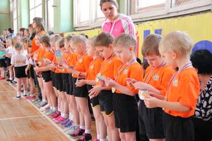В Великих Луках стартовали спортивные соревнования среди дошколят «Юные олимпионики»