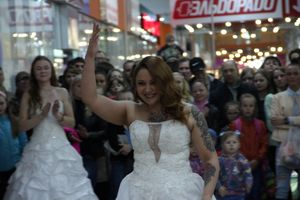 В Великих Луках бегали невесты (ФОТО)