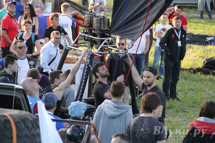 В Великих Луках открылась Международная юбилейная встреча воздухоплавателей (фото)