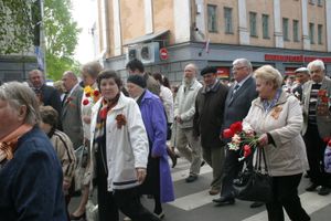 В Великих Луках прошел Военный парад
