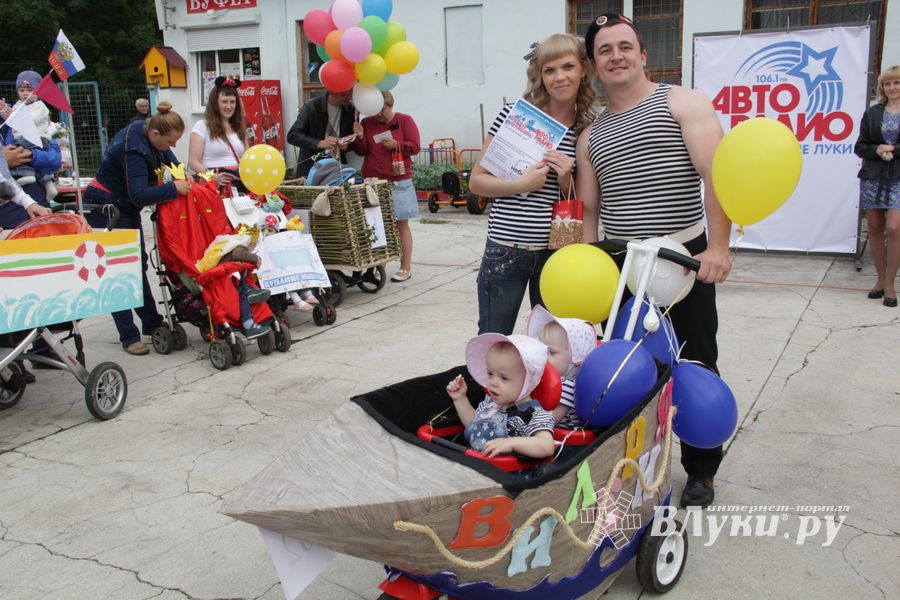 «Парад детских колясок» в День семьи, любви и верности (ФОТО)