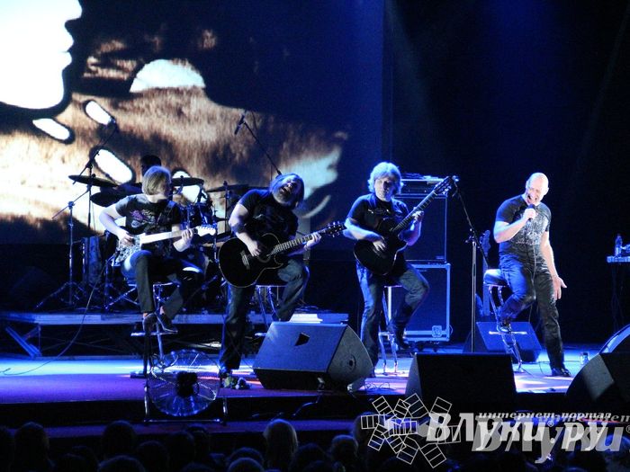 В Великих Луках состоялся концерт Дениса Майданова