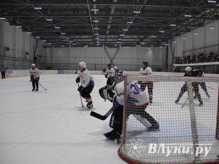 Памятный турнир по хоккею прошел в великолукском «Айсберге» (ФОТО)