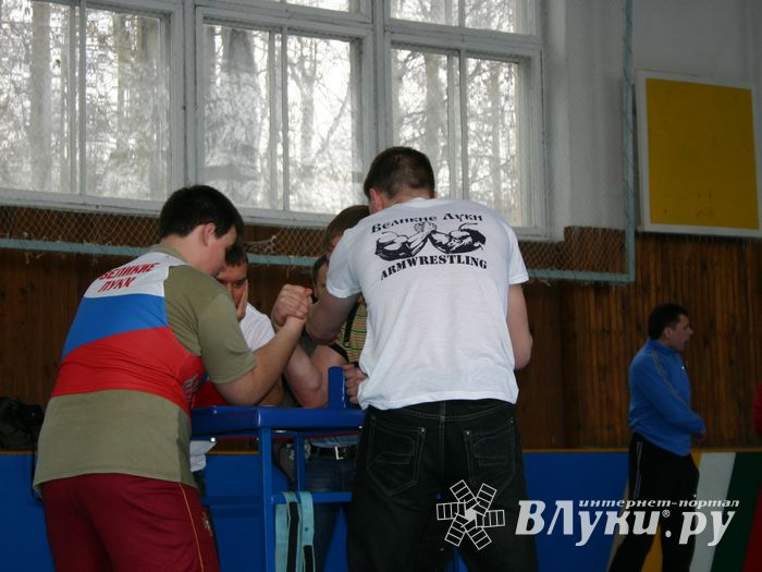 В соревнованиях по армрестлингу победили дети