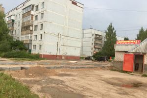 На ул. Гражданской ремонтируют въезд во двор (ФОТО)