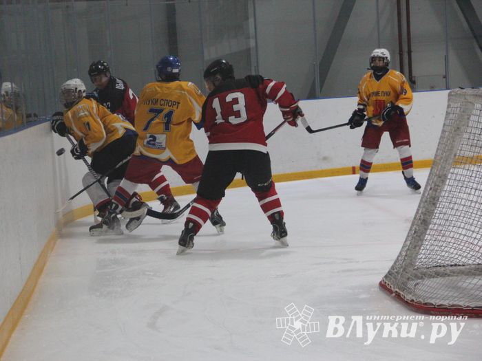 Хоккейные матчи чемпионатов города Великие Луки и Псковской области по хоккею прошли в СОК «Айсберг» (ФОТО)