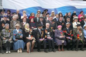 В Великих Луках прошел Военный парад