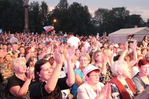 Людмила Чурсина и Пелагея поздравили Великие Луки с 850-летием (ФОТО)