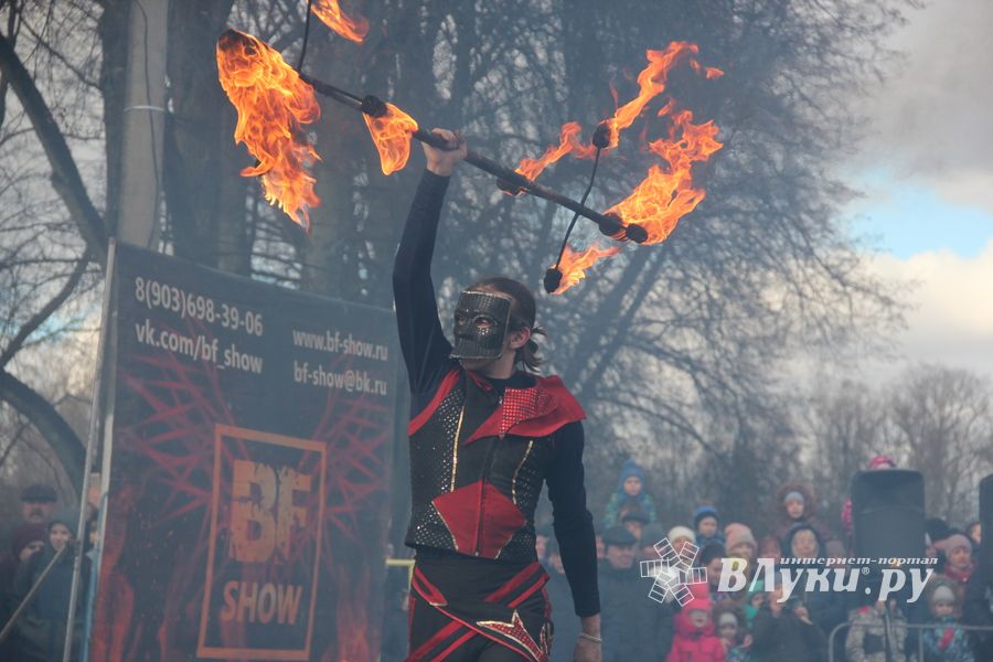 Масленичные гуляния прошли в Великих Луках (ФОТО)
