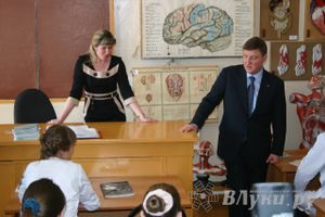 Губернатор встретился со студентами Великолукского медучилища (фото)