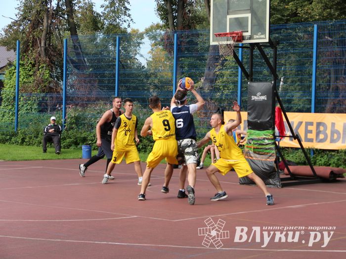 В Великих Луках прошли региональные соревнования «Оранжевый мяч» (ФОТО)