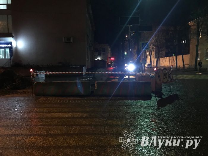 На ул. Тимирязева в Великих Луках ведутся ремонтные работы (ФОТО)