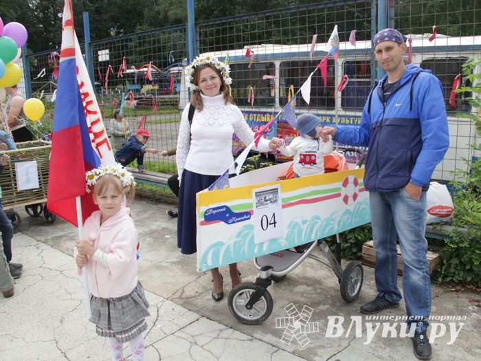 «Парад детских колясок» в День семьи, любви и верности (ФОТО)