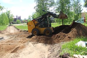 Идёт благоустройство Аллеи памяти 6-й роты в Великих Луках (ФОТО)