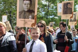 Парад Победы в Великих Луках (фото)