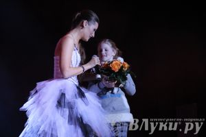 В Великих Луках состоялся сольный концерт певицы Цветаны