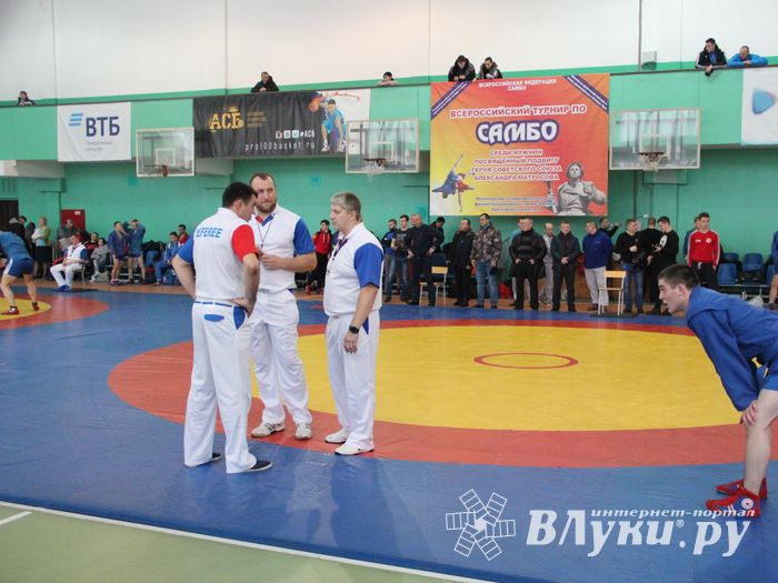 Самбисты поборолись на крупном турнире в Великих Луках (ФОТО)