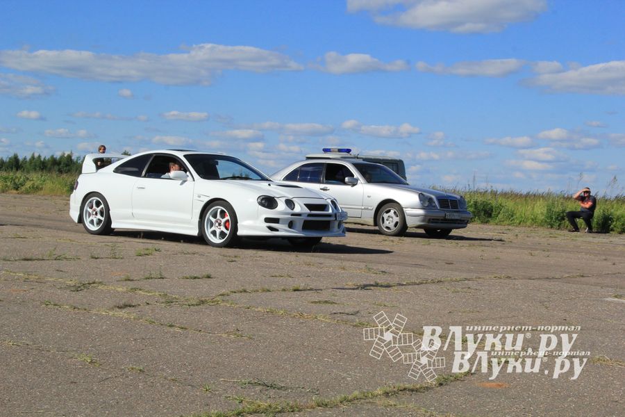 В Великих Луках прошел I этап Открытого чемпионата г. Великие Луки по Drag Racing (фото)