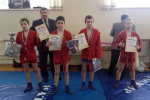 Великолукские спортсмены привезли награды со Смоленского турнира по самбо (ФОТО)