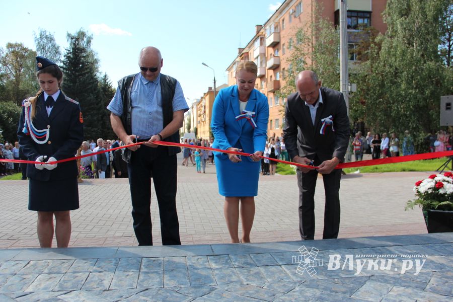 В Великих Луках торжественно открыли Памятный знак (ФОТО)