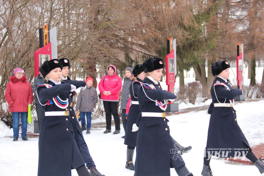 У Вечного огня в Великих Луках прошёл торжественный митинг (фото)