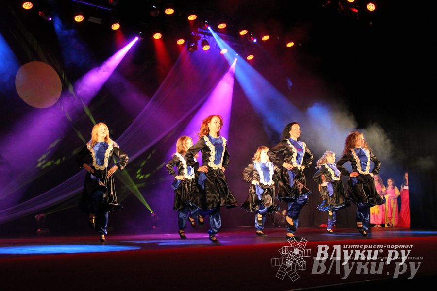 В ДК ЛК прошел музыкально-танцевальный спектакль «Босиком по млечному пути» (фото)